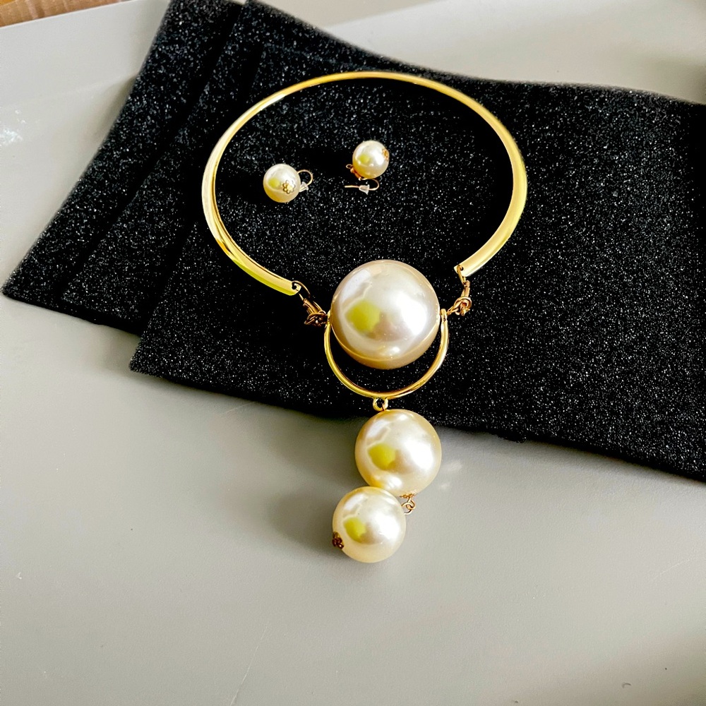 Necklace with earrings